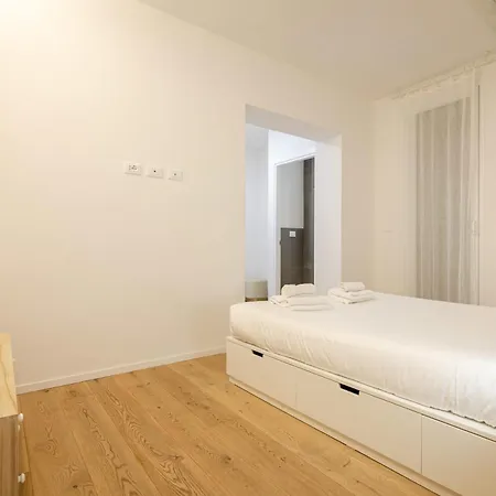 Brand New Flat In The Heart Of City Centre Болонья